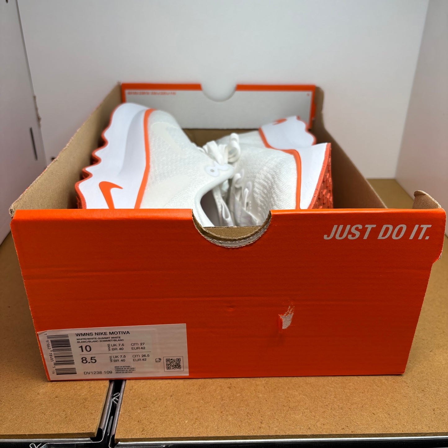 NIKE Motiva Laufschuh DV1238-109 - mit Box OHNE Deckel