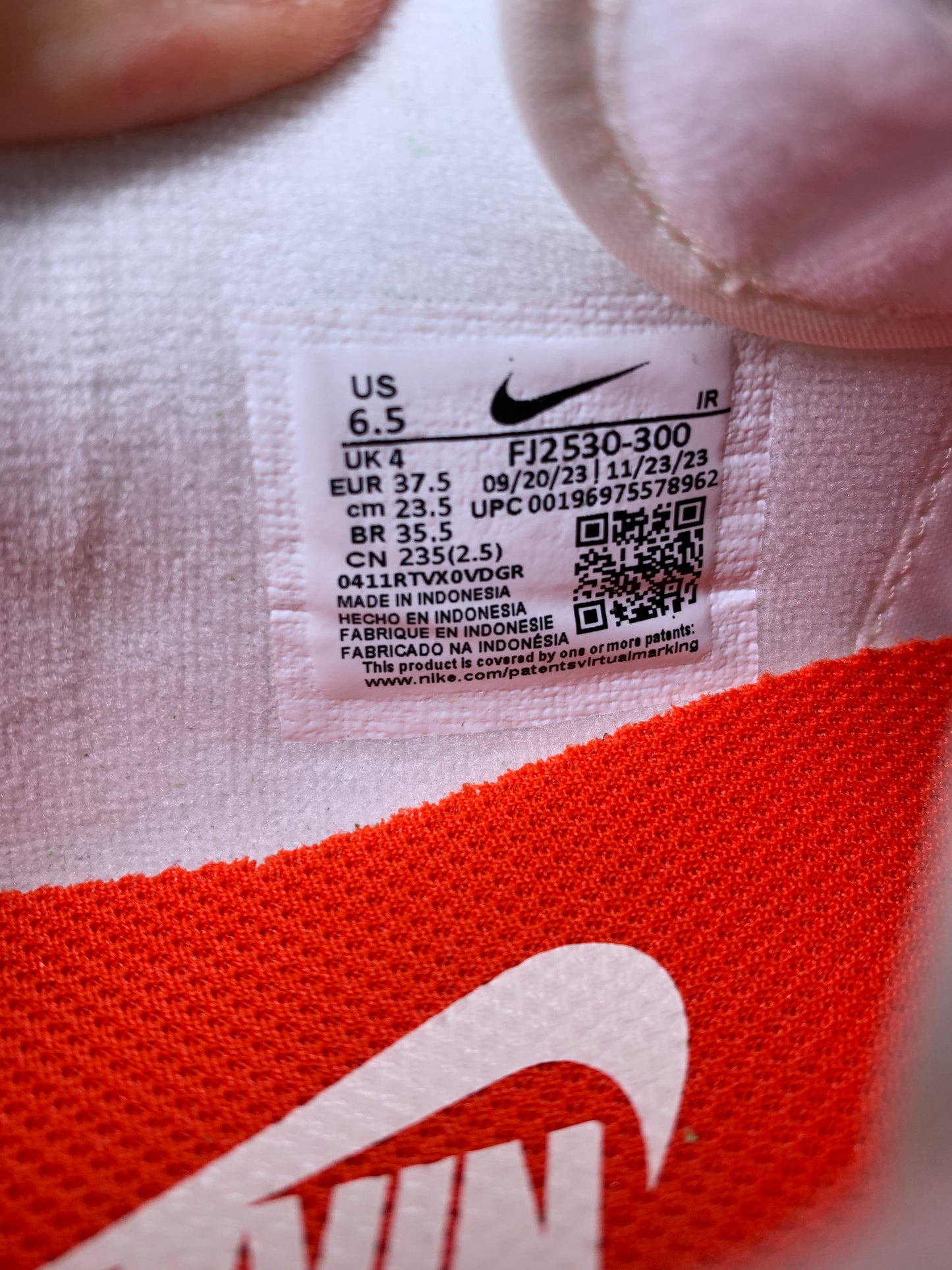NIKE Damen Sneaker FJ2530-300 37,5 Logo Label Detail