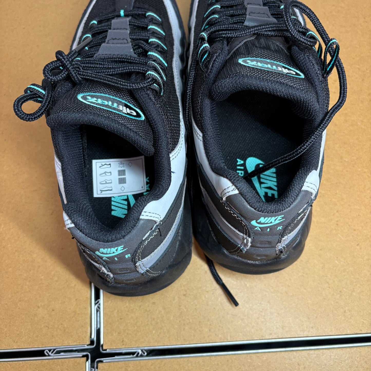 NIKE Air Max 95 Schwarz Aurora Grün Herren Sneaker HV6062-001 - mit Box OHNE Deckel