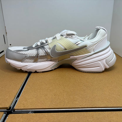 NIKE V2K Run Sneaker FD0736-104 - mit Box OHNE Deckel