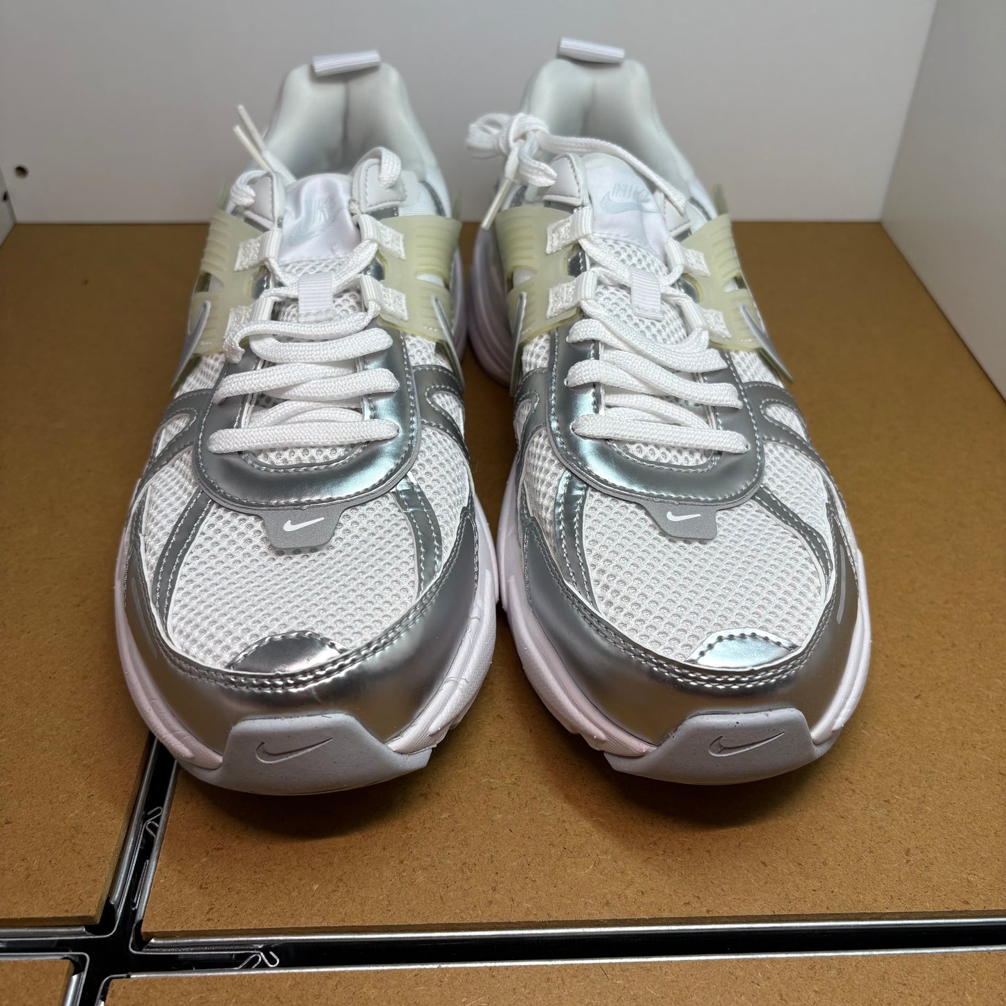 NIKE V2K Run Sneaker FD0736-104 - mit Box OHNE Deckel