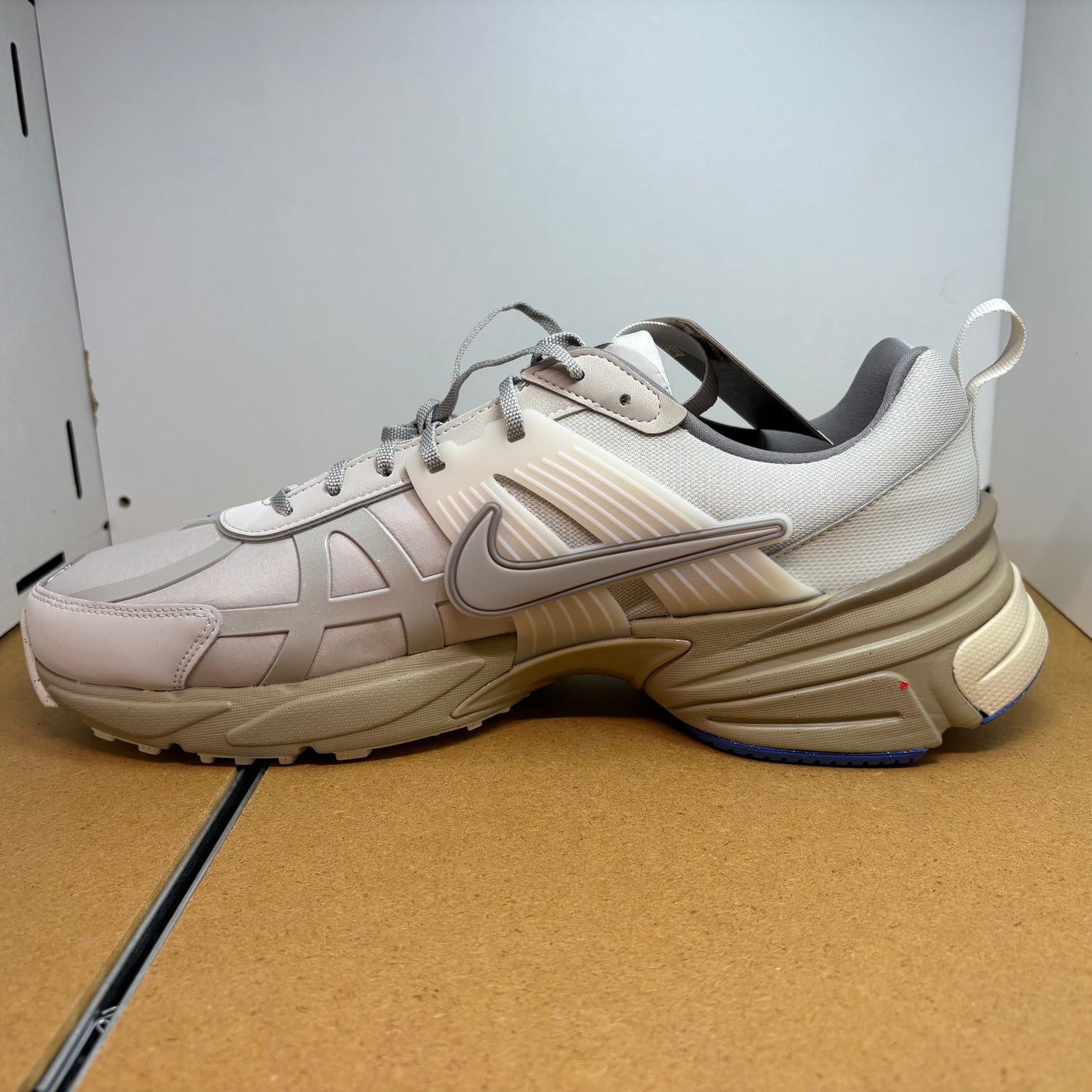 NIKE V2K Run Gore TEX GTX Light Bone Sneaker FZ2622-002 - mit Box OHNE Deckel