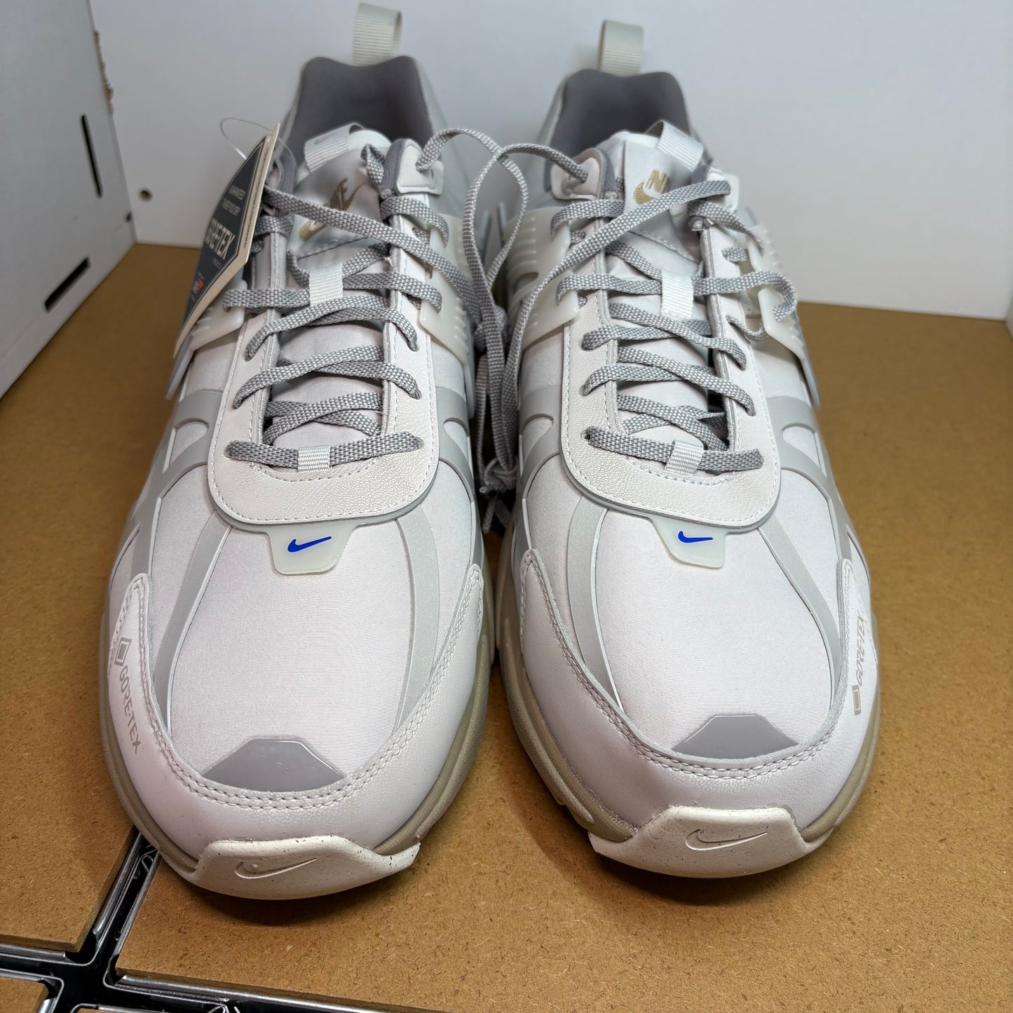 NIKE V2K Run Gore TEX GTX Light Bone Sneaker FZ2622-002 - mit Box OHNE Deckel
