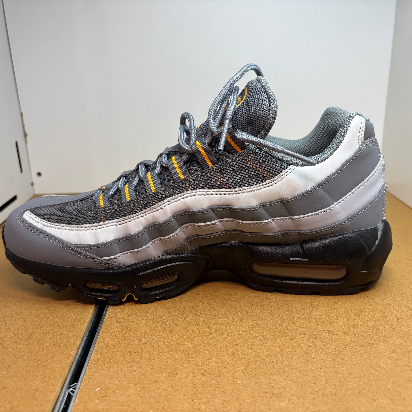 NIKE Air Max 95 Cool Grey Sundial Sneaker HV6062-002 - mit Box OHNE Deckel