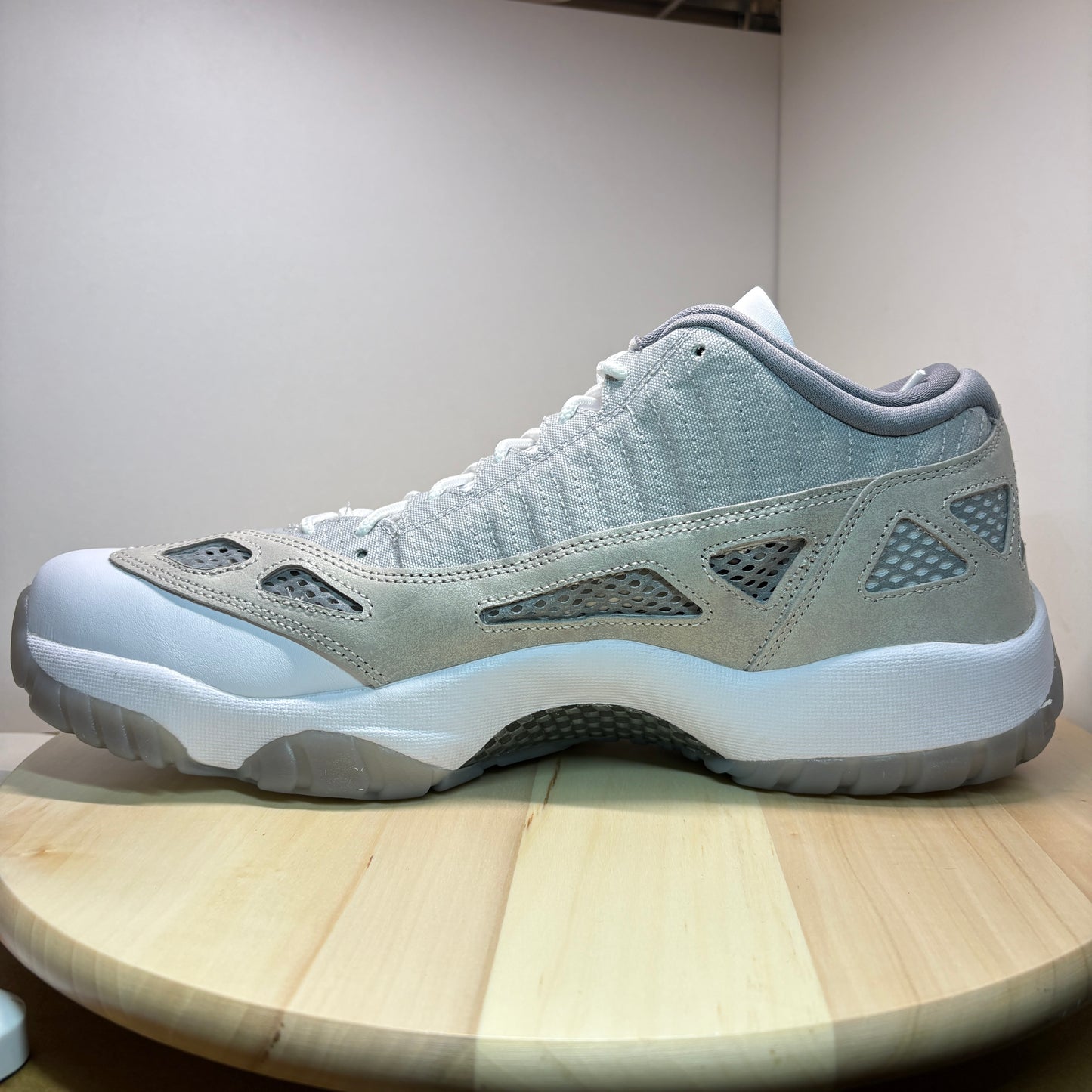 Jordan 11 Retro Low IE Light Orewood Sneaker 919712-102 - mit Box OHNE Deckel
