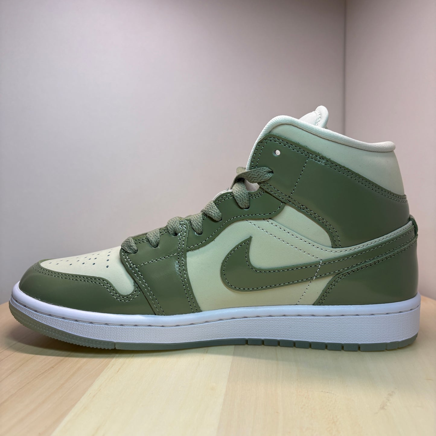 Jordan 1 Mid SE Sea Glass Oil Green Sneaker HF4079-003 - mit vollständiger Box