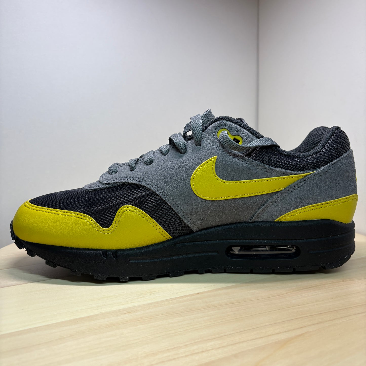 NIKE Air Max 1 Essential Sneaker FZ5808-014 - mit Box OHNE Deckel