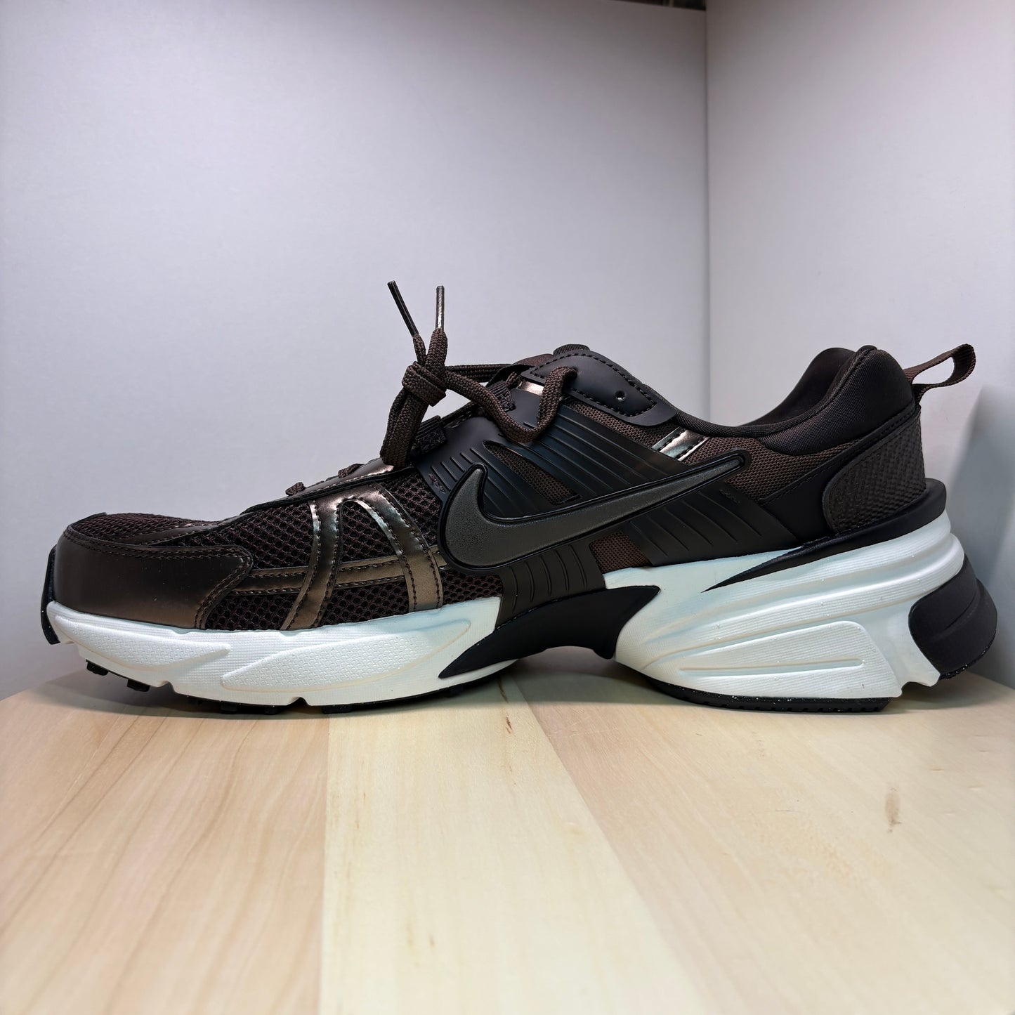 NIKE V2K Run Velvet Baroque Sneaker HJ4497-200 - mit Box OHNE Deckel