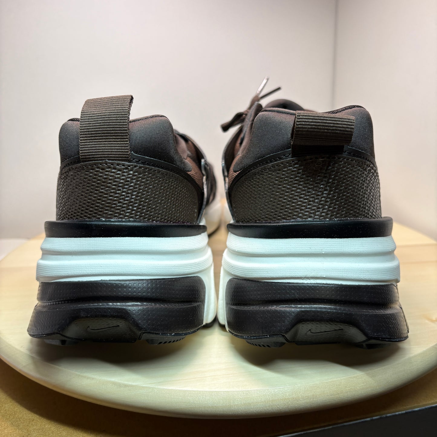 NIKE V2K Run Velvet Baroque Sneaker HJ4497-200 - mit Box OHNE Deckel
