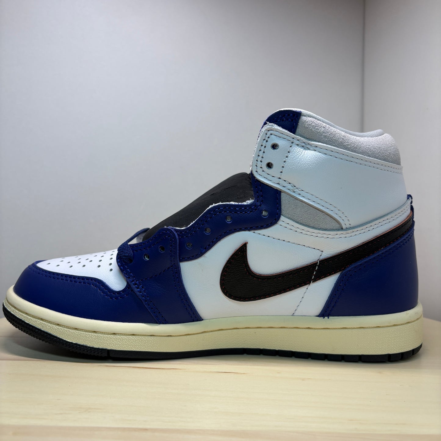 Jordan 1 Retro High OG Sneaker DZ5485-100 - mit Box OHNE Deckel
