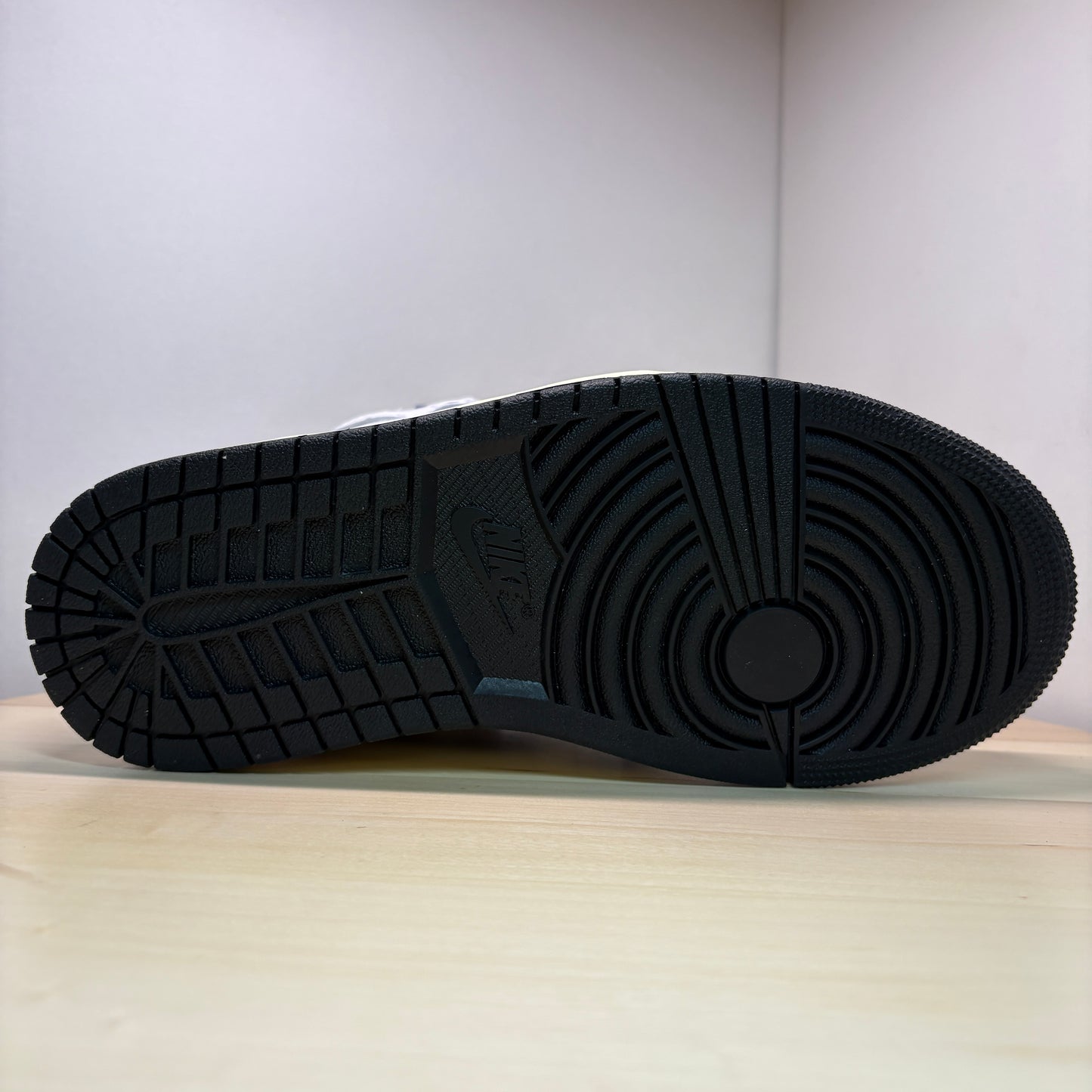 Jordan 1 Retro High OG Sneaker DZ5485-100 - mit Box OHNE Deckel