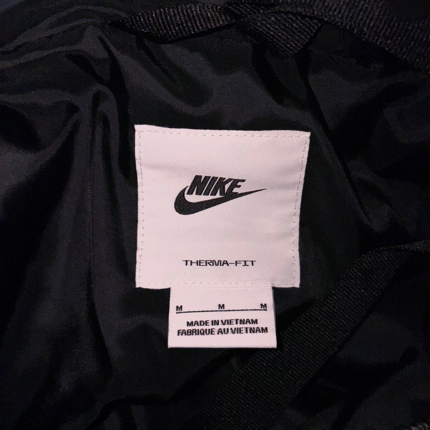 NIKE Damen Winterjacke DH4079-010 M Label