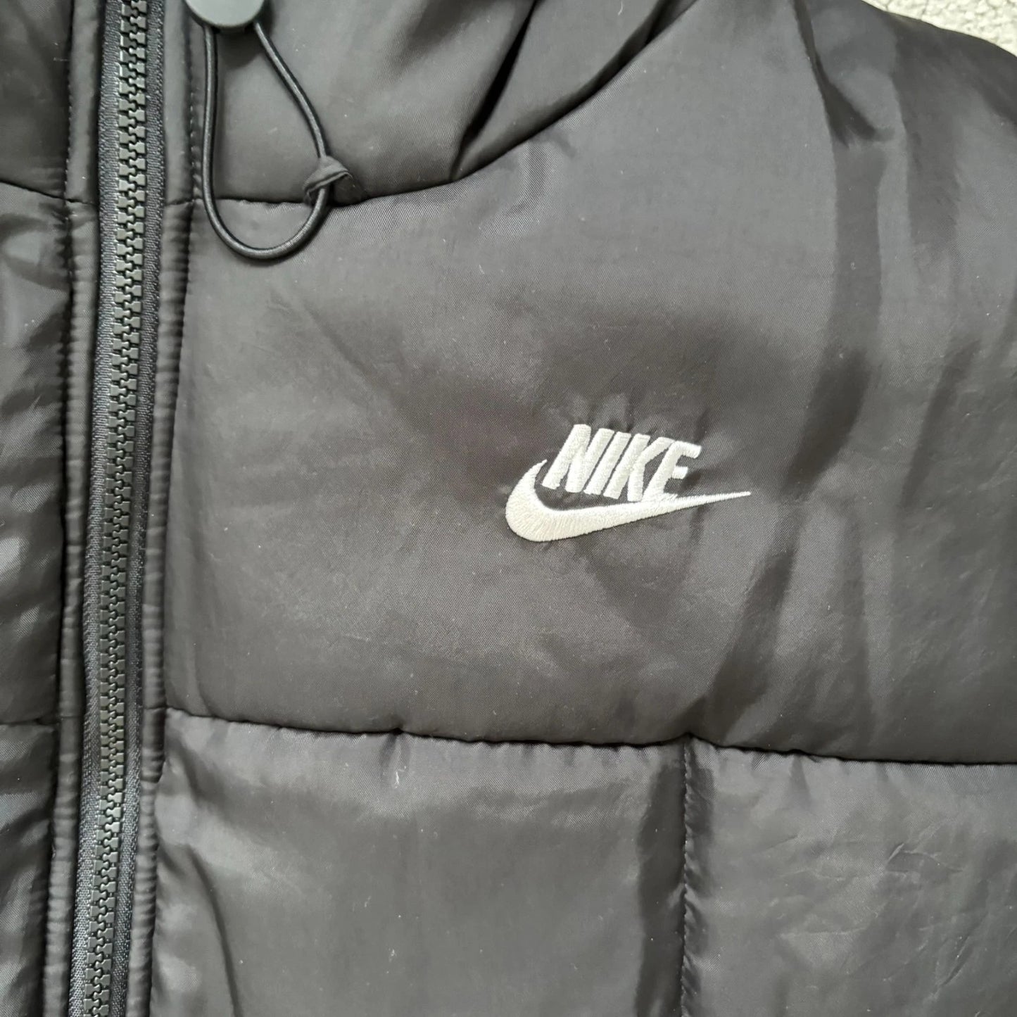 NIKE Damen Winterjacke FB7677-010 XL Detail