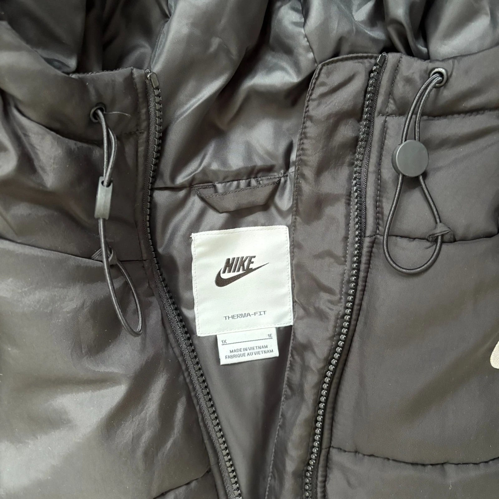 NIKE Damen Winterjacke FB7677-010 XL Label