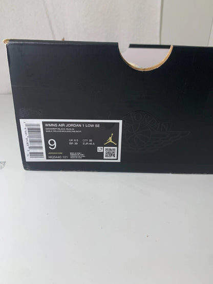 Jordan 1 Low SE Sanddrift Glacier Blue Damen Sneaker HQ3440-101 - mit Box OHNE Deckel
