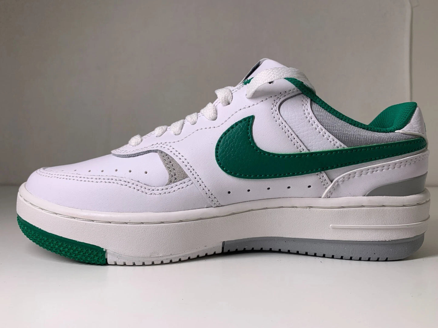 NIKE Gamma Force Malachite Damen Sneaker DX9176-106 - mit Box OHNE Deckel
