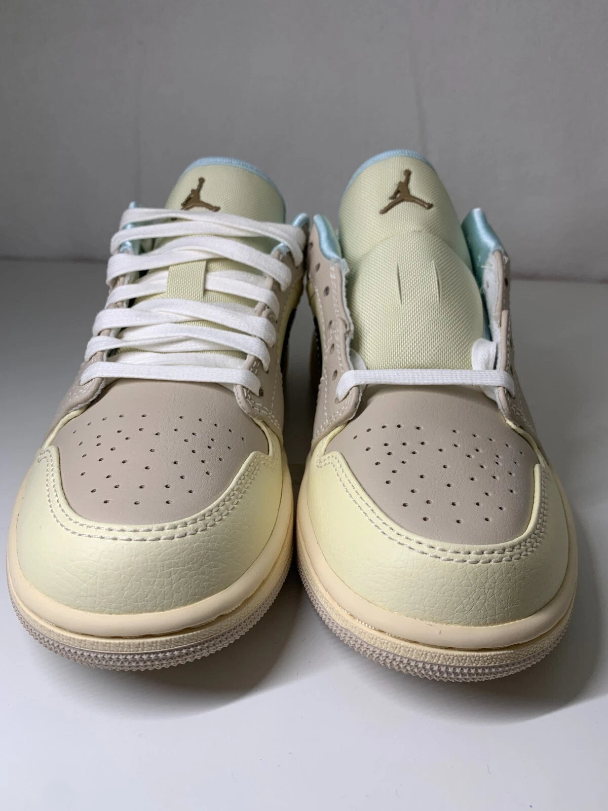 Jordan 1 Low SE Sanddrift Glacier Blue Damen Sneaker HQ3440-101 - mit Box OHNE Deckel