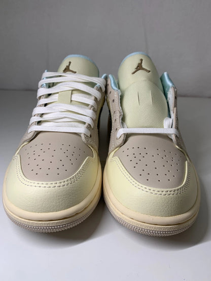 Jordan 1 Low SE Sanddrift Glacier Blue Damen Sneaker HQ3440-101 - mit Box OHNE Deckel