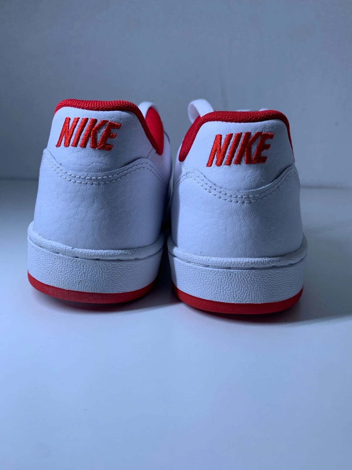 NIKE Grandstand II White University Red Herren Sneaker AA2190-104 - mit Box OHNE Deckel