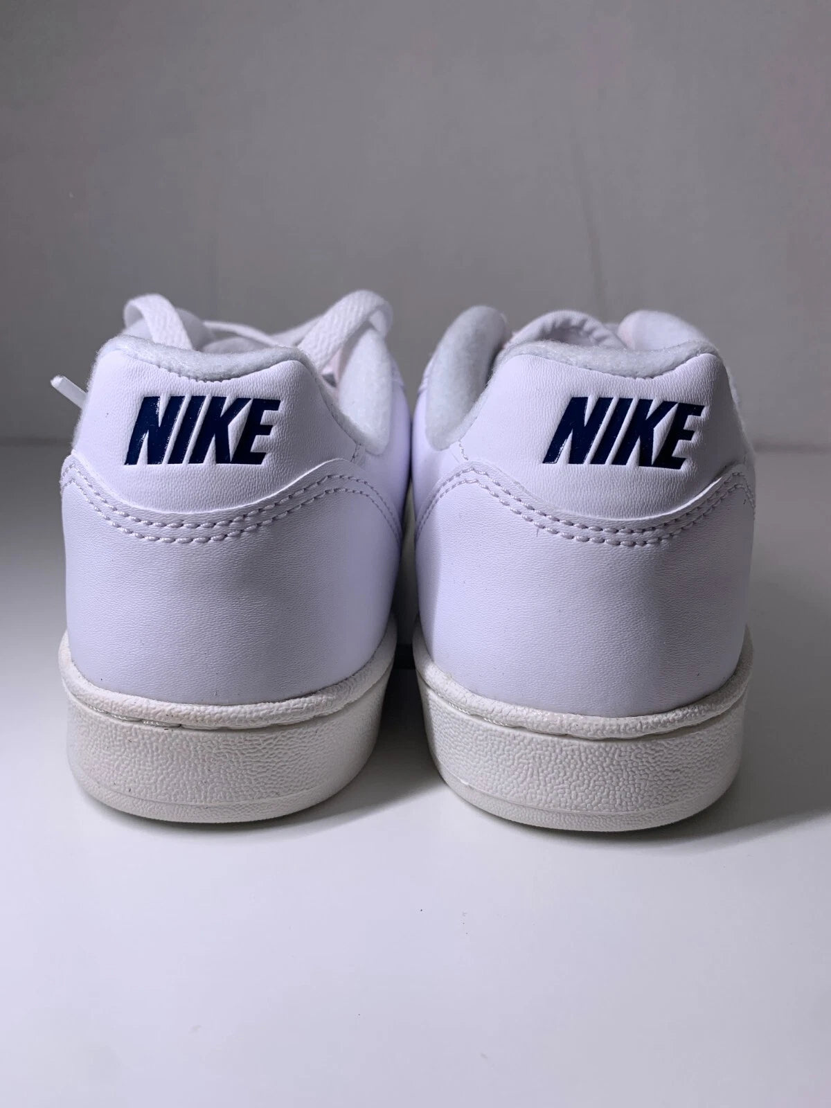 NIKE GRANDSTAND II Sneaker AA2190-100 - mit Box OHNE Deckel