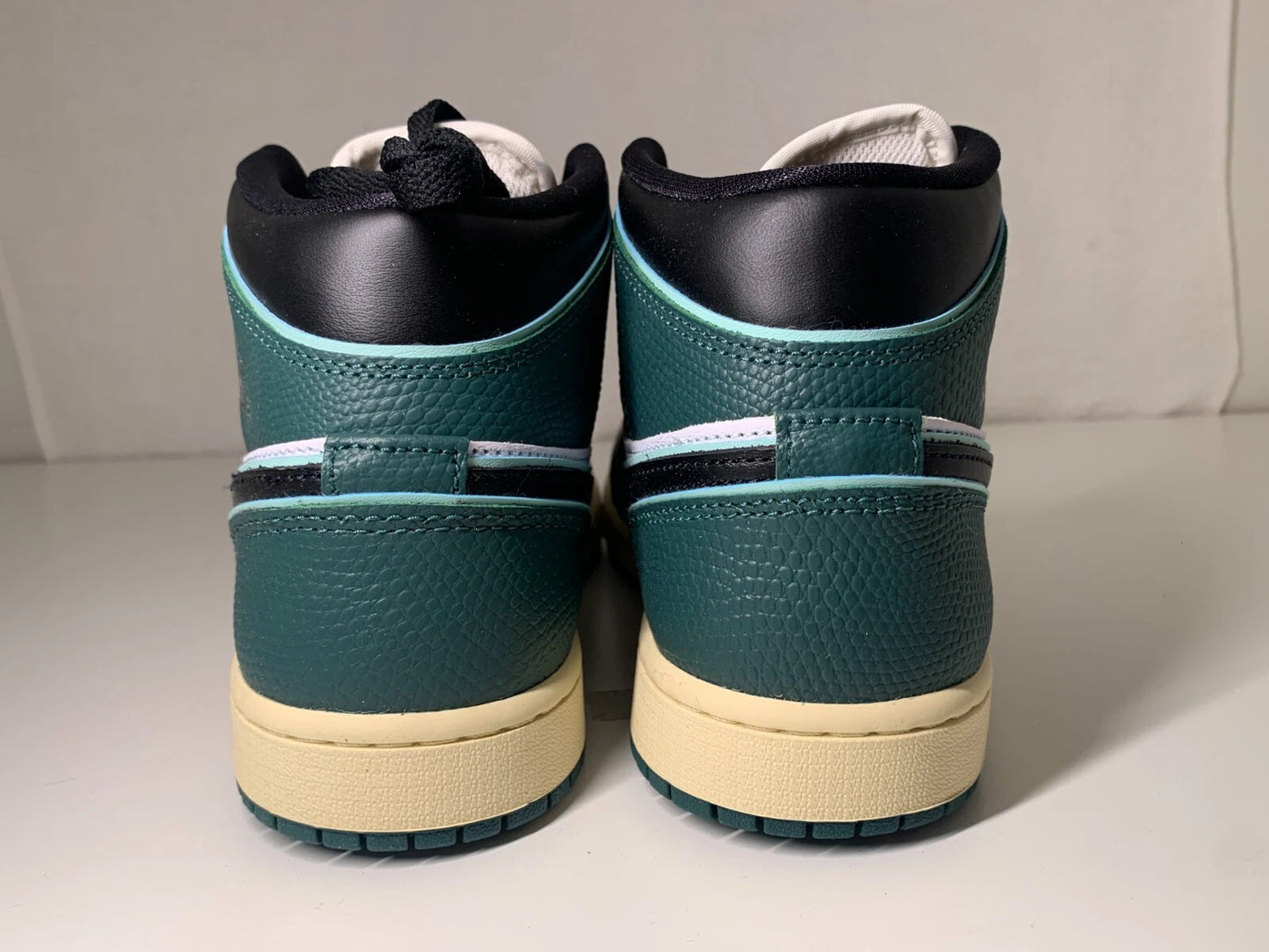 Jordan 1 Mid SE Oxidized Green Damen Sneaker FQ7818-100 - mit Box OHNE Deckel