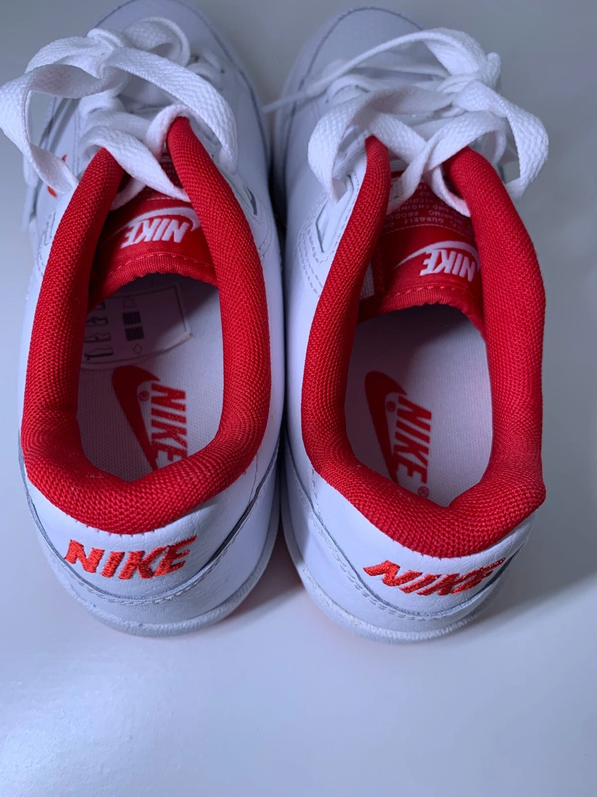 NIKE Grandstand II White University Red Herren Sneaker AA2190-104 - mit Box OHNE Deckel