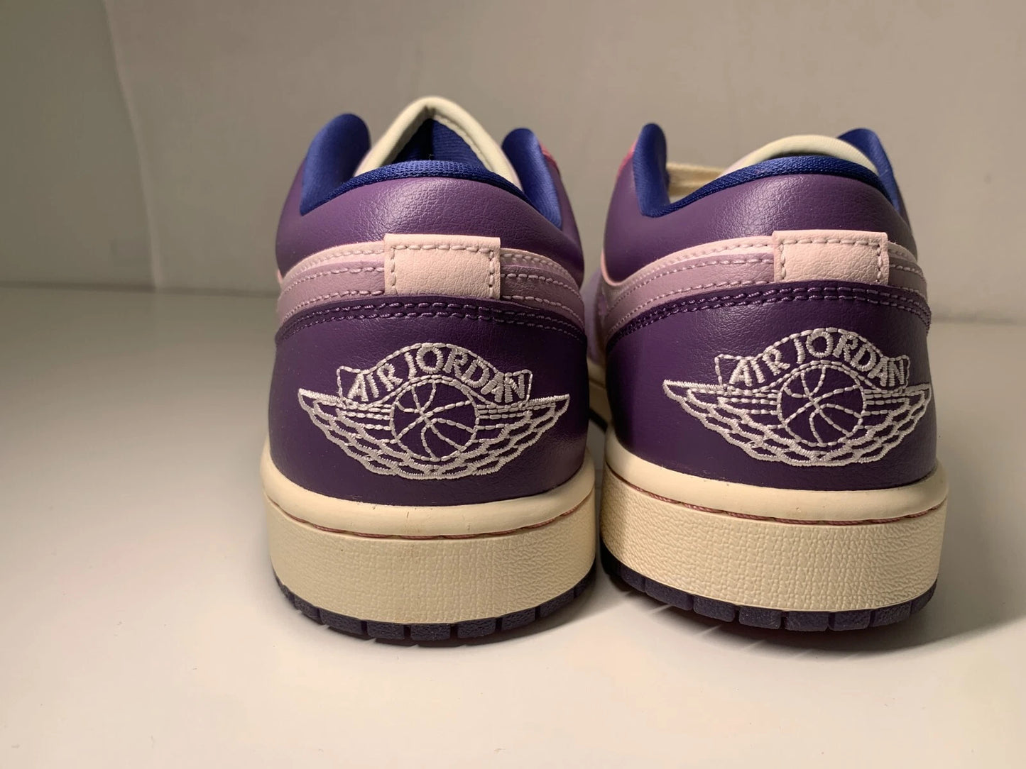 Jordan 1 Low "Plum Fog" Damen Sneaker DZ2768-651 - mit Box OHNE Deckel