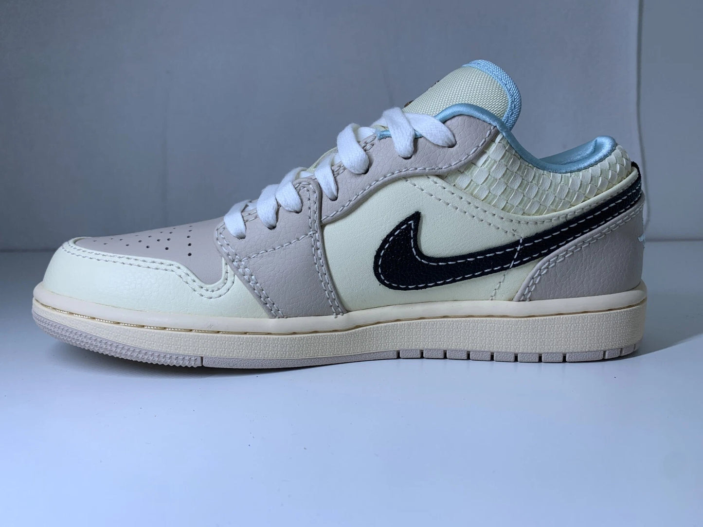 Jordan 1 Low SE Sanddrift Glacier Blue Damen Sneaker HQ3440-101 - mit Box OHNE Deckel